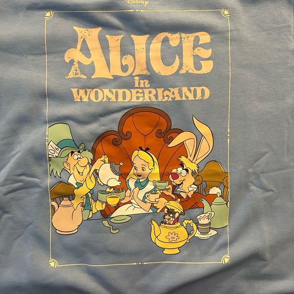Tops - NWT Disney Alice in Wonderland L Sweatshirt